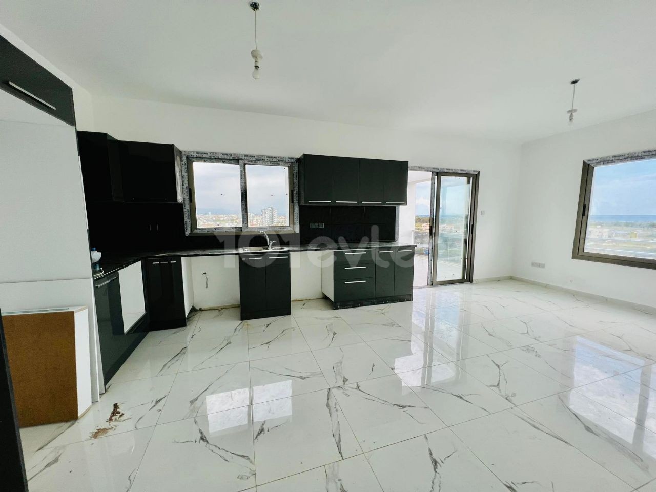 2+1 BRANDNEUE LUXUS-PENTHOUSE ZUM VERKAUF IN YENIBOĞAZİÇI MIT HERRLICHEM MEERBLICK 