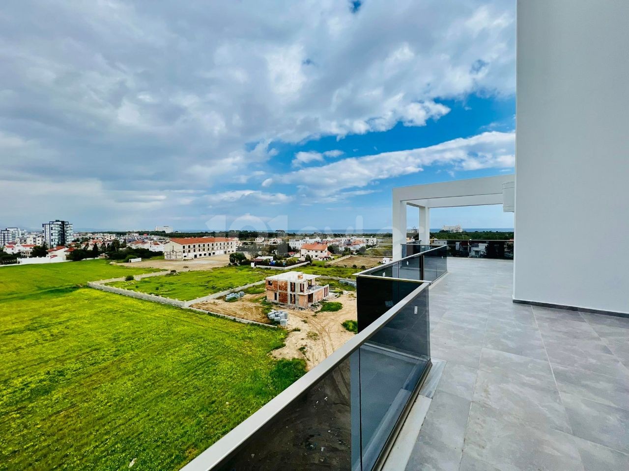 2+1 BRANDNEUE LUXUS-PENTHOUSE ZUM VERKAUF IN YENIBOĞAZİÇI MIT HERRLICHEM MEERBLICK 