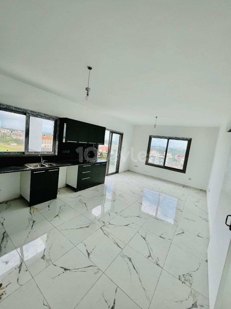 2+1 BRANDNEUE LUXUS-PENTHOUSE ZUM VERKAUF IN YENIBOĞAZİÇI MIT HERRLICHEM MEERBLICK 