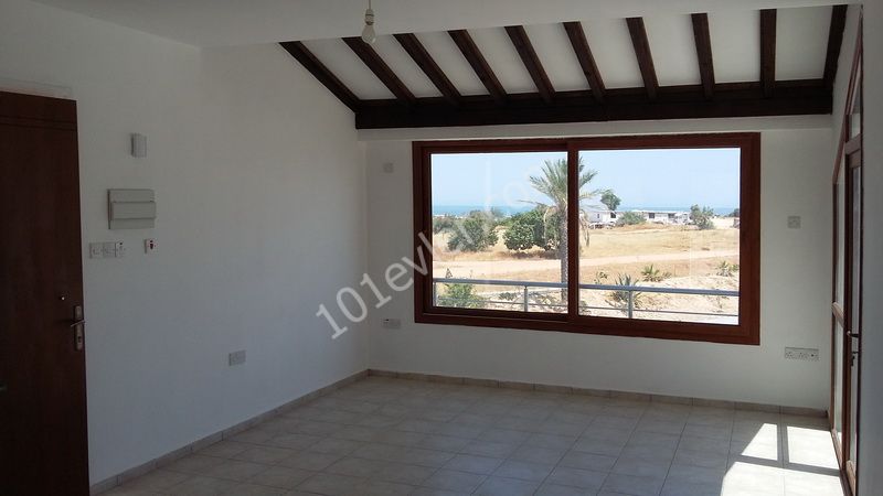 Penthouse for sale in Esentepe with 2 bedrooms + shared pool + sea view ** 