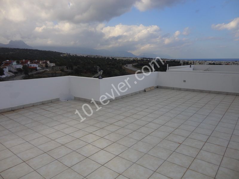 Penthouse for sale in Esentepe with 2 bedrooms + shared pool + sea view ** 