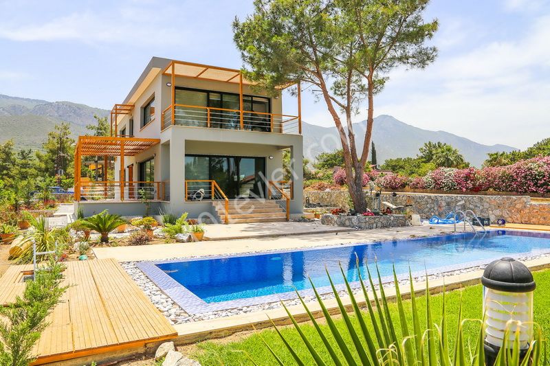 Luxury Villa for sale in Çatalköy with 2 bedrooms + 3m x 11m pool + excellent view + central location ** 