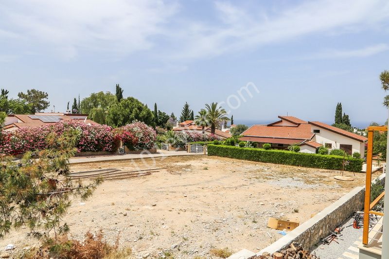 Luxury Villa for sale in Çatalköy with 2 bedrooms + 3m x 11m pool + excellent view + central location ** 