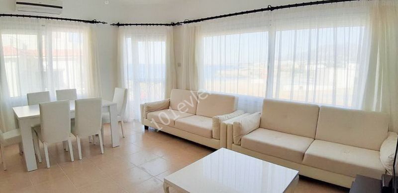 Penthouse-Wohnung zum Verkauf in Lapta mit 3 Schlafzimmern + in Strandlage + sehr nah am Strand + voll möbliert + klimatisiert + Gemeinschaftspool ** 