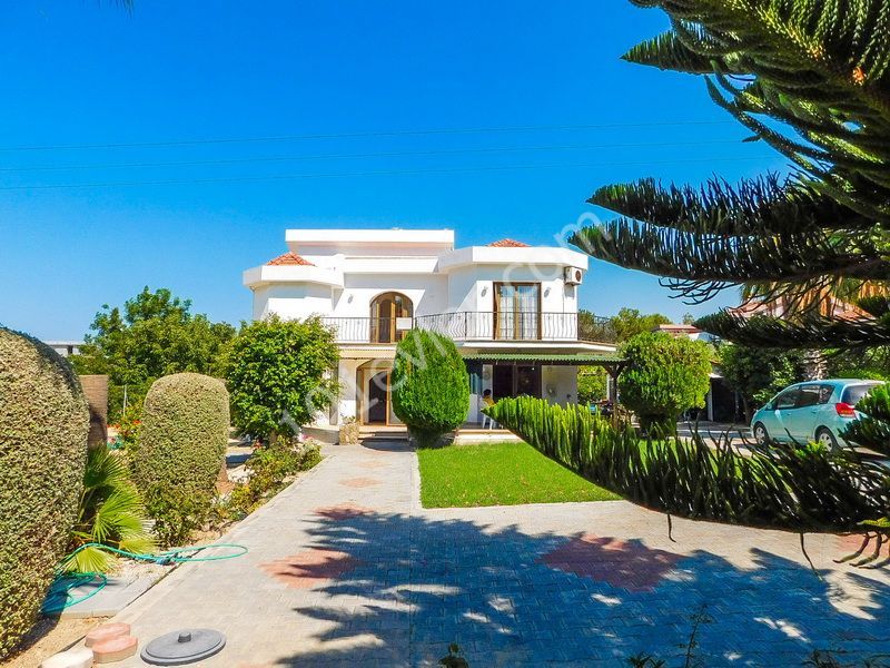 3-bedroom villa with swimming pool + Landscaped garden + mountain and sea views for sale in Alsancak Kocan is named after its owner. K.D.V Has Been Paid ** 