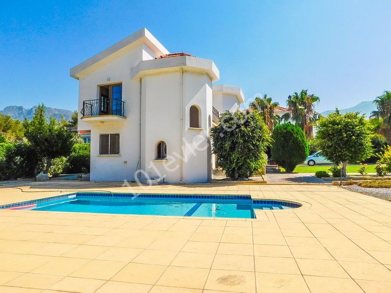 3-bedroom villa with swimming pool + Landscaped garden + mountain and sea views for sale in Alsancak Kocan is named after its owner. K.D.V Has Been Paid ** 