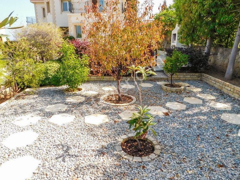 Villa zum Verkauf in Bellapais mit 4 Schlafzimmern + 10m Llogara 8M Pool + voll möbliert + Zentralheizung im Namen des Eigentümers. K.D.V Bezahlt ** 