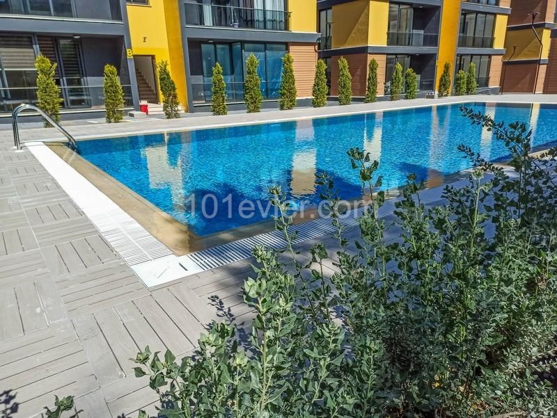 Brandneue, komplett möblierte 2 + 1-Apartments mit Gemeinschaftspool im Herzen von Alsancak, nah an allen Annehmlichkeiten – fantastische Lage! Objektreferenz GR018