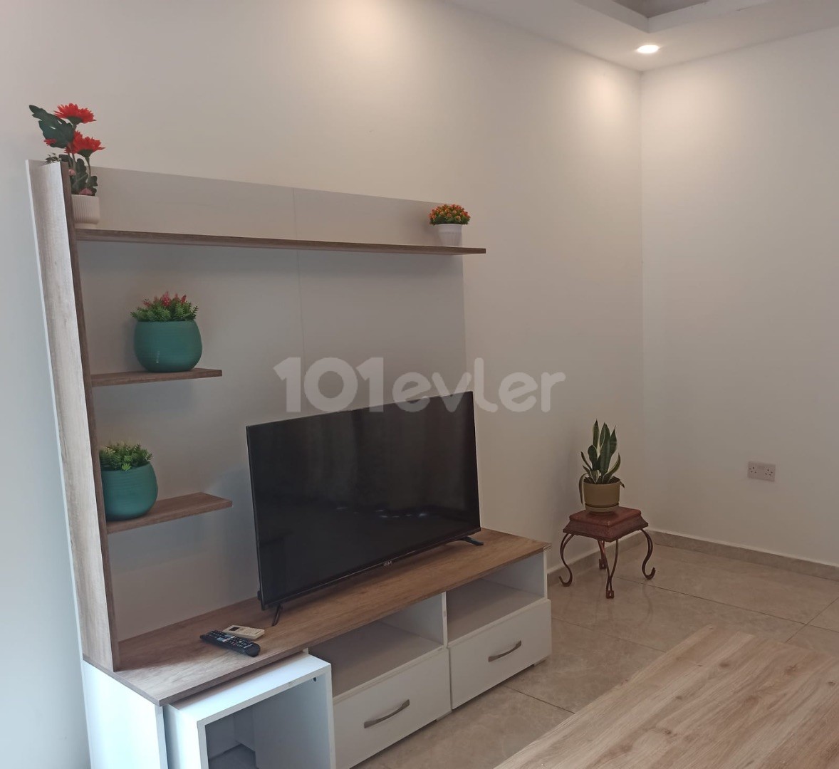 Lovely 2 Bedroom Fully Furnished Apartment with Shared Pool in the Heart of Alsancak Close to all Amenities - Fantastic Location ! Property Ref GR018