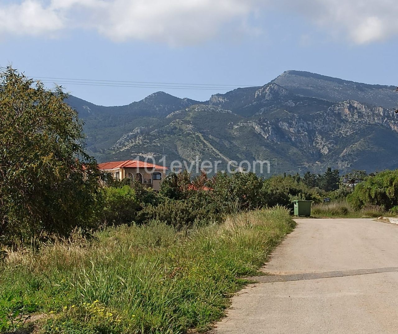 FOR RENT A Lovely 3 + 1 Villa Near To The Sea In The Village of Catalkoy - Private Garden And With Beautiful Mountain Views - Prop Ref GR023