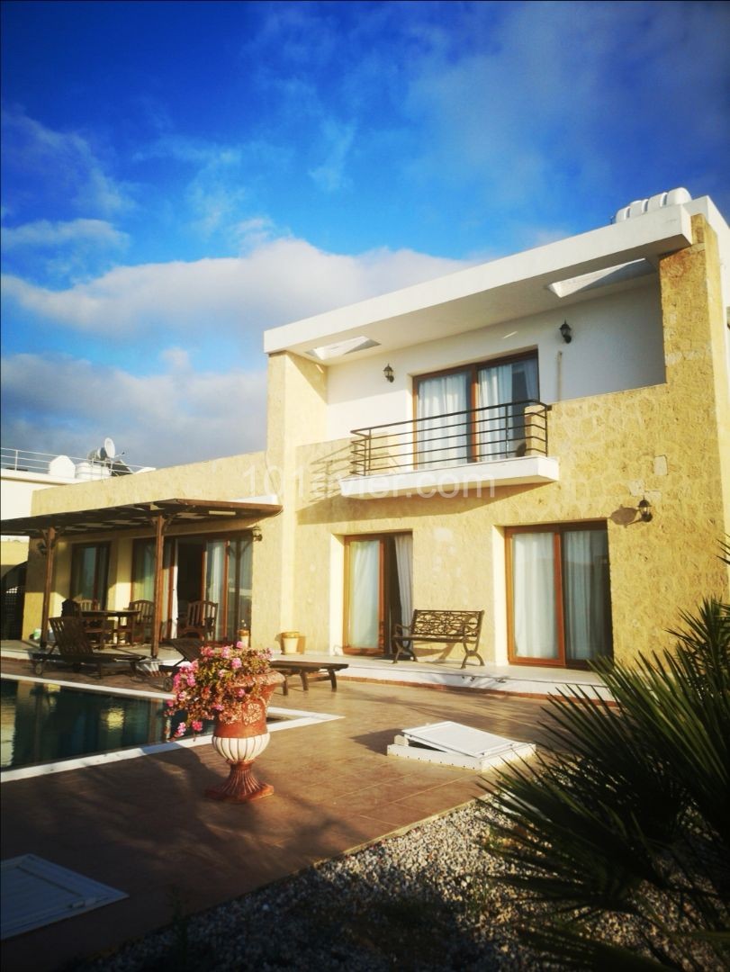 Stunning Holiday Rental - 3 + 1 Stylishly Furnished Villa with Private Pool 5 Minutes From The Sea