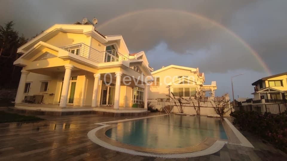 TO RENT - SPACIOUS 4 BEDROOM, 3 BATHROOM VILLA WITH AMAZING PANORAMIC VIEWS  + PRIVATE POOL IN THIS POPULAR AREA OF EDREMIT 