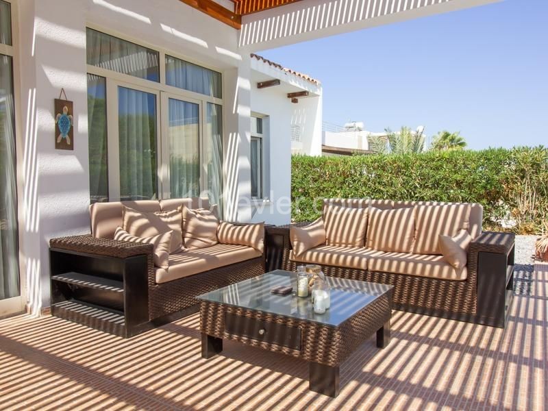 Stunning 'Not to be Missed' 4 Bedroom Villa with Private Pool Close to the Sea - GR199r