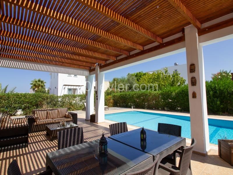 Stunning 'Not to be Missed' 4 Bedroom Villa with Private Pool Close to the Sea - GR199r