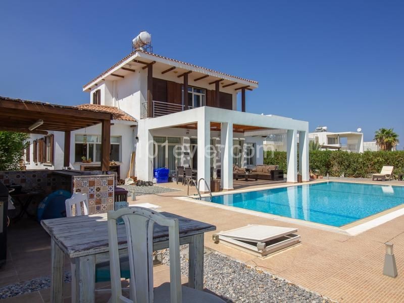 Stunning 'Not to be Missed' 4 Bedroom Villa with Private Pool Close to the Sea - GR199r