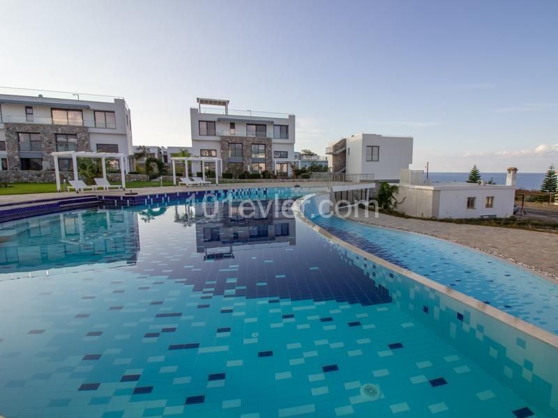 JUST REDUCED-Front Line Sea vie ① from this Stunning Duplicate ① Apartment on this attractive site lloythth Shared s Lloimming Pool, in kleine Erenkoy ** 