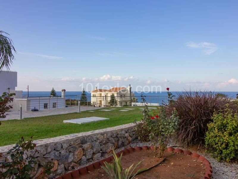 JUST REDUCED-Front Line Sea vie ① from this Stunning Duplicate ① Apartment on this attractive site lloythth Shared s Lloimming Pool, in kleine Erenkoy ** 