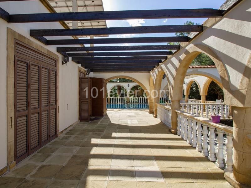 Great Location - Spacious  Luxury 3 + 1 Bedroom Villa Set in a Private Exclusive Development - close to Escape Beach in Alsancak