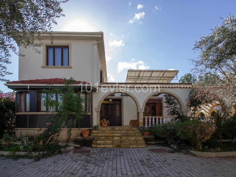 Great Location - Spacious  Luxury 3 + 1 Bedroom Villa Set in a Private Exclusive Development - close to Escape Beach in Alsancak