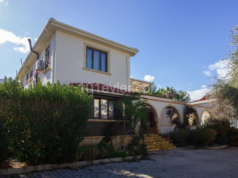 Great Location - Spacious  Luxury 3 + 1 Bedroom Villa Set in a Private Exclusive Development - close to Escape Beach in Alsancak