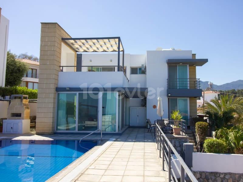 Stunning 3 Bedroom Villa with Private 'Heated' Pool, And Amazing Panoramic Views of Esentepe and the Mediterranean Sea 