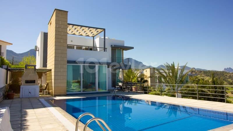 Stunning 3 Bedroom Villa ① Private beheizte Pool, and Amazing Panoramic vie Llosa of Esentepe and the Mediterranean Sea ** 