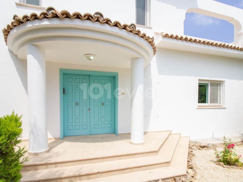 Stunning 5 Bedroom Villa With Private Pool And Turkish Title Deeds