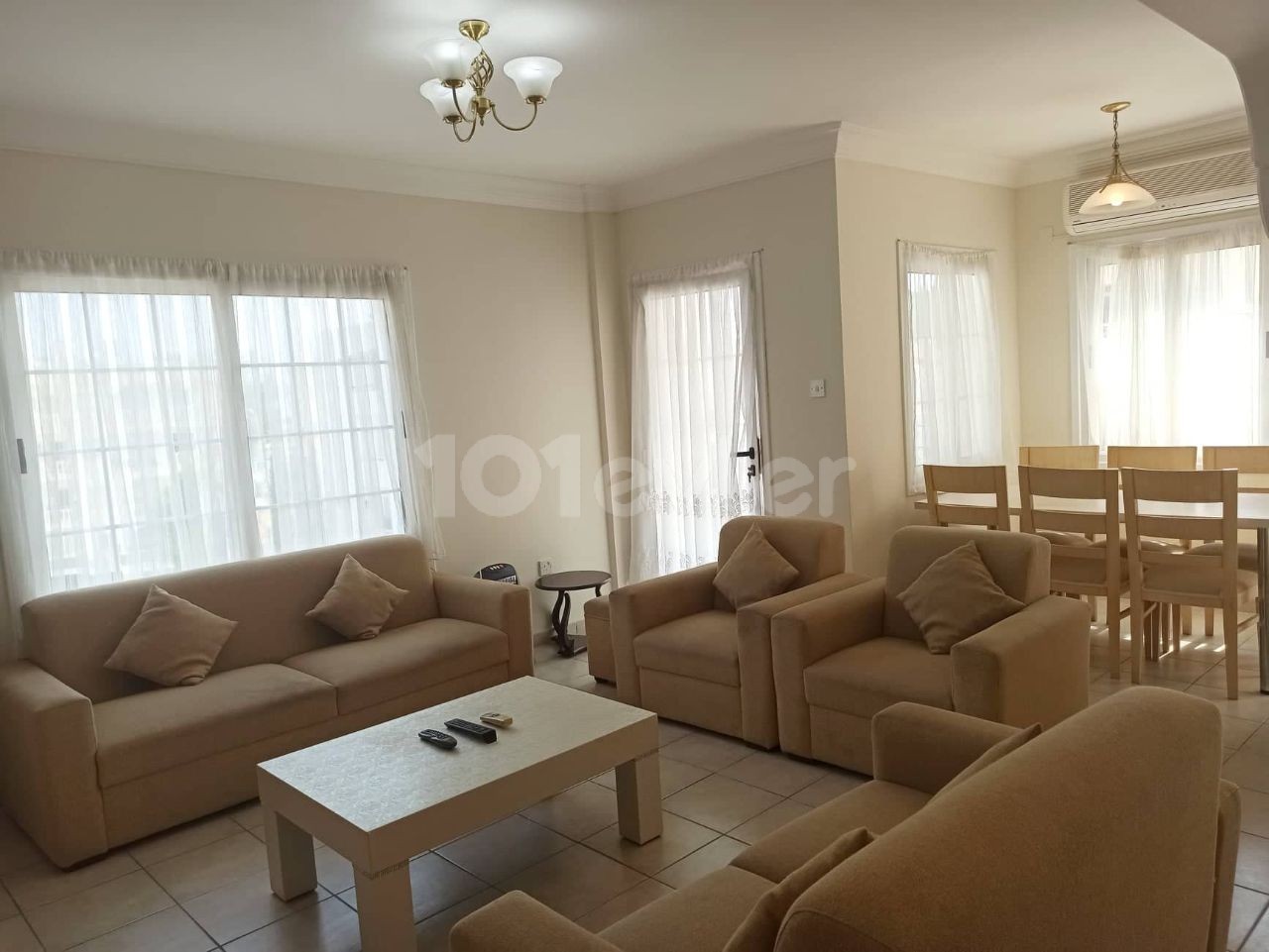 Very Large 3 Bedroom Apartment (140 Square Meters) - In This Popular Area Of The City 