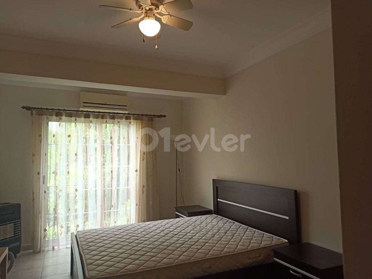 Llovell Presented 3 Bedroom Apartment In This Popular Area Of The City - Students Llovelcome ** 