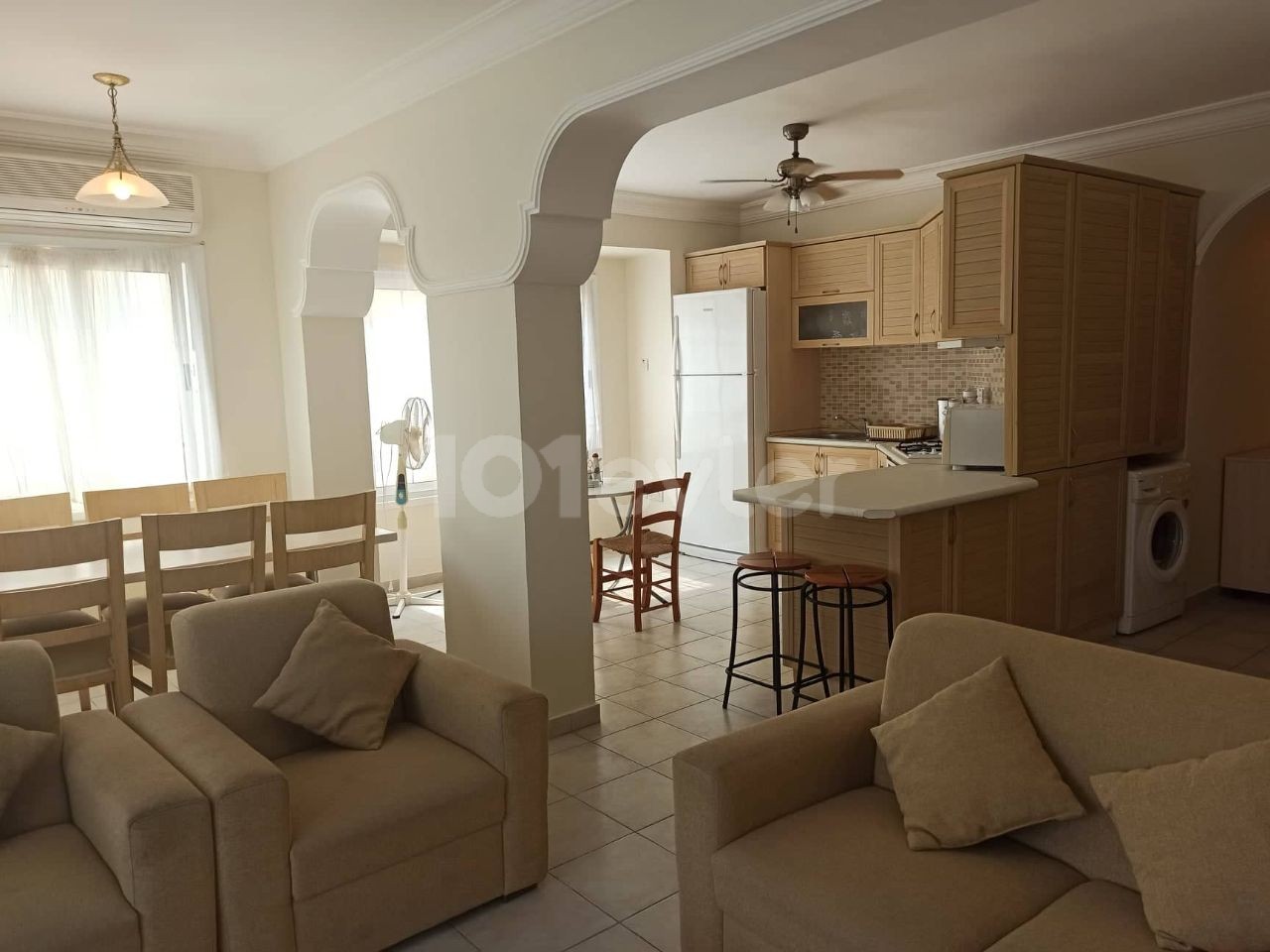 Very Large 3 Bedroom Apartment (140 Square Meters) - In This Popular Area Of The City 