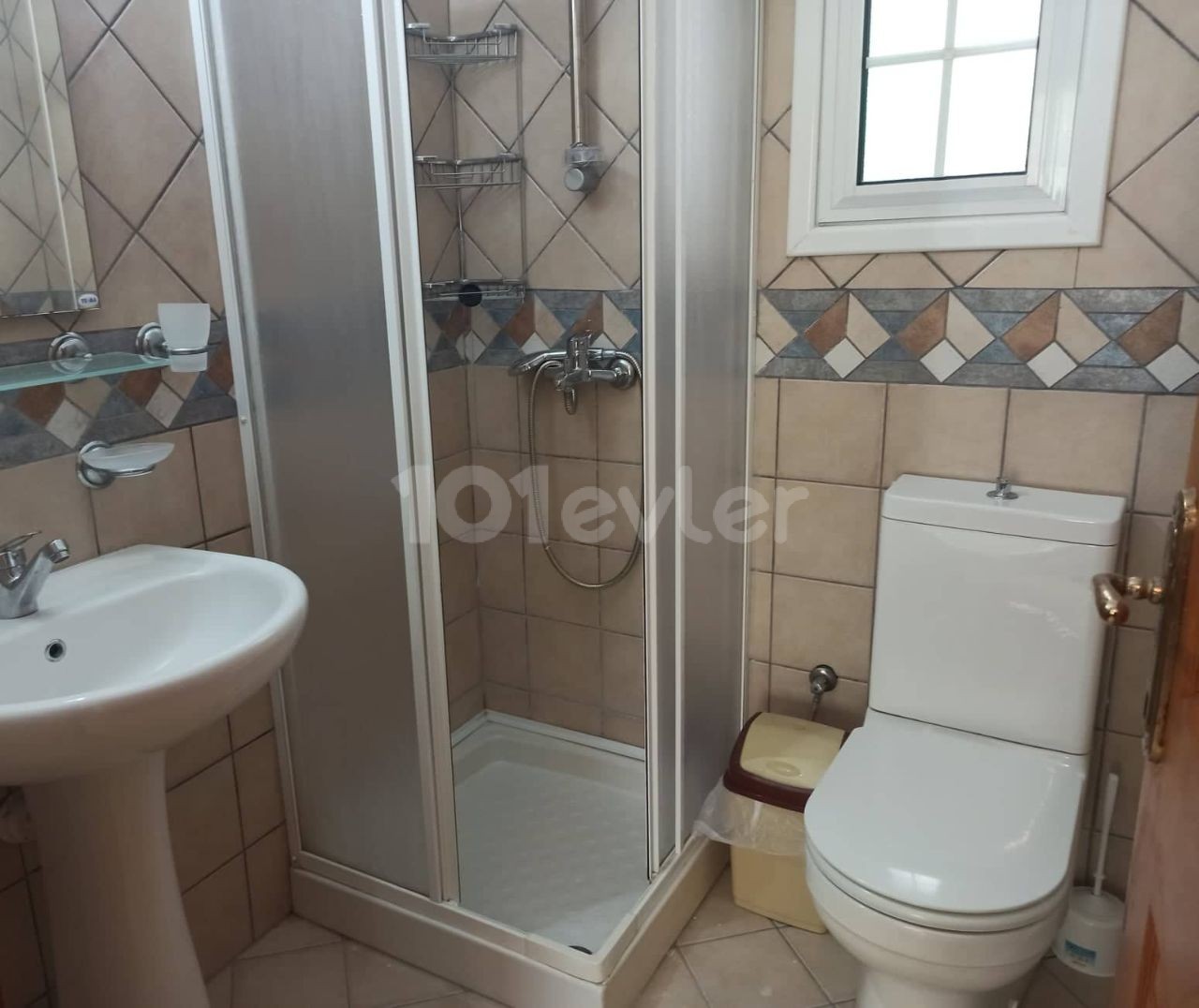 Very Large 3 Bedroom Apartment (140 Square Meters) - In This Popular Area Of The City 