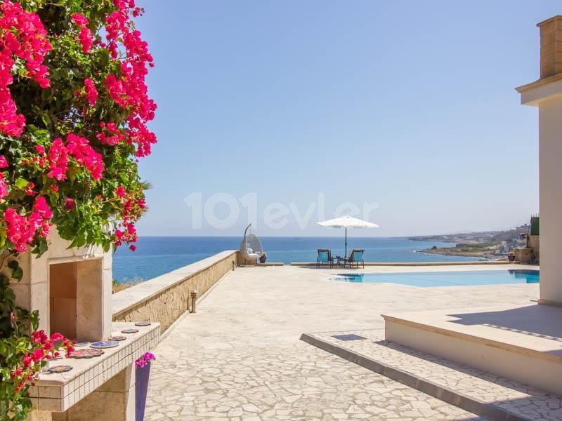 Beautifully Presented 4 Bedroom Villa With A Stunning 'Front Line,  Zero To The Sea' Position With Private Pool