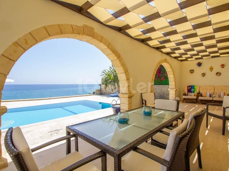 Beautifully Presented 4 Bedroom Villa With A Stunning 'Front Line,  Zero To The Sea' Position With Private Pool