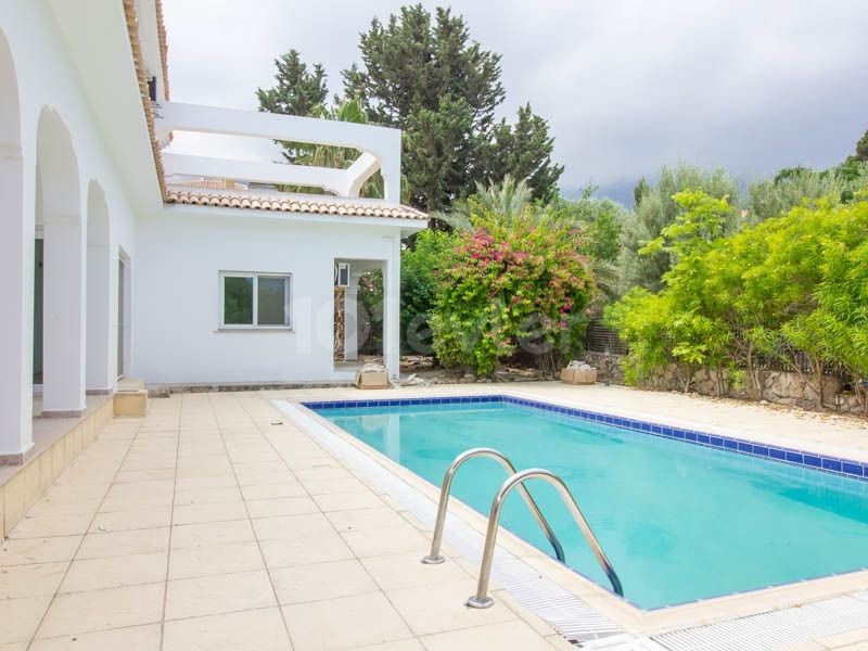 FOR RENT - Stunning 5 Bedroom Villa With Private Pool - unfurnished - Available to view from 1st October 2022