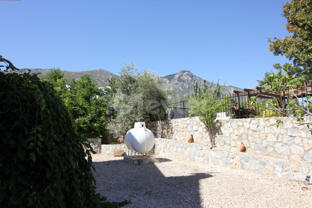 Perfect Location - 4 Bedroom Villa with Private Pool, Mountain and Sea Views - 10 Minutes from The English School of Kyrenia