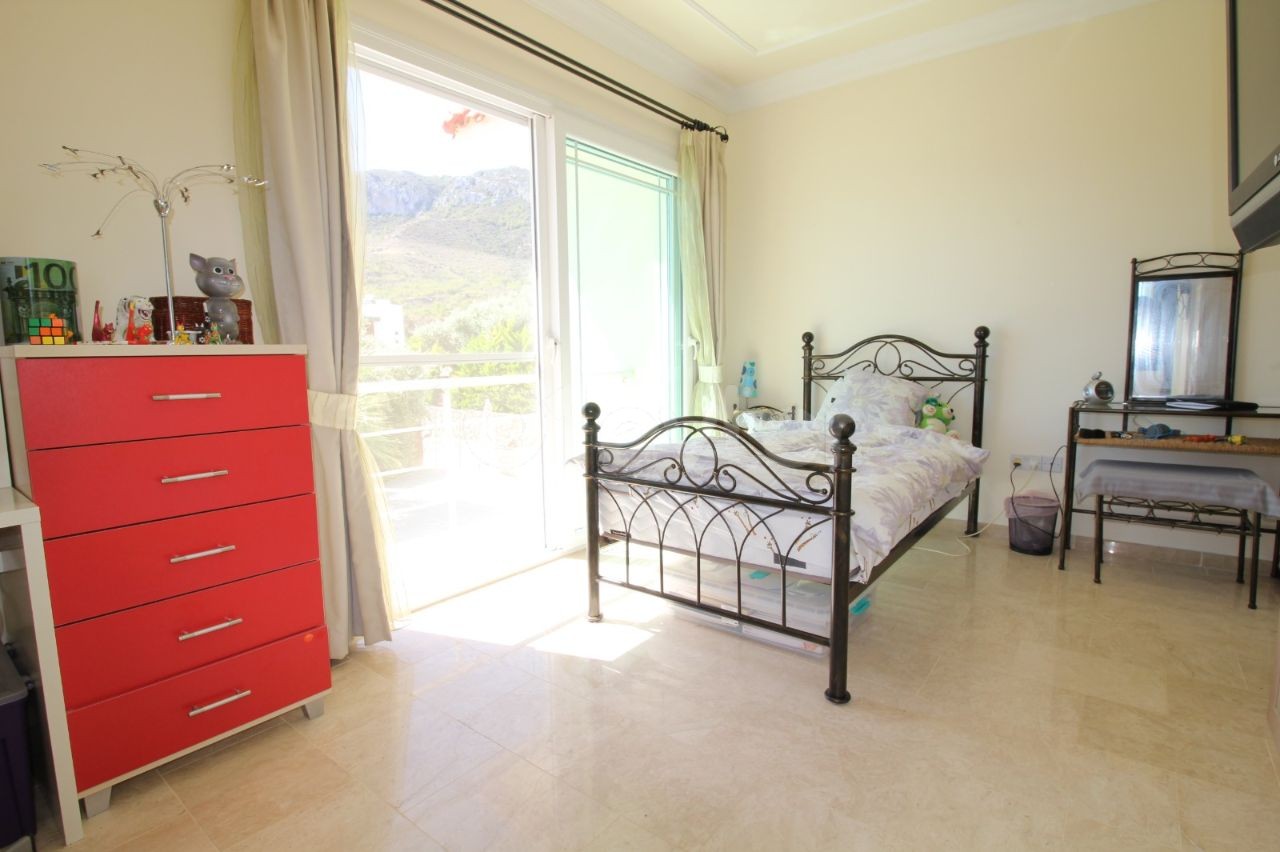 Perfect Location - 4 Bedroom Villa with Private Pool, Mountain and Sea Views - 10 Minutes from The English School of Kyrenia **  ** 