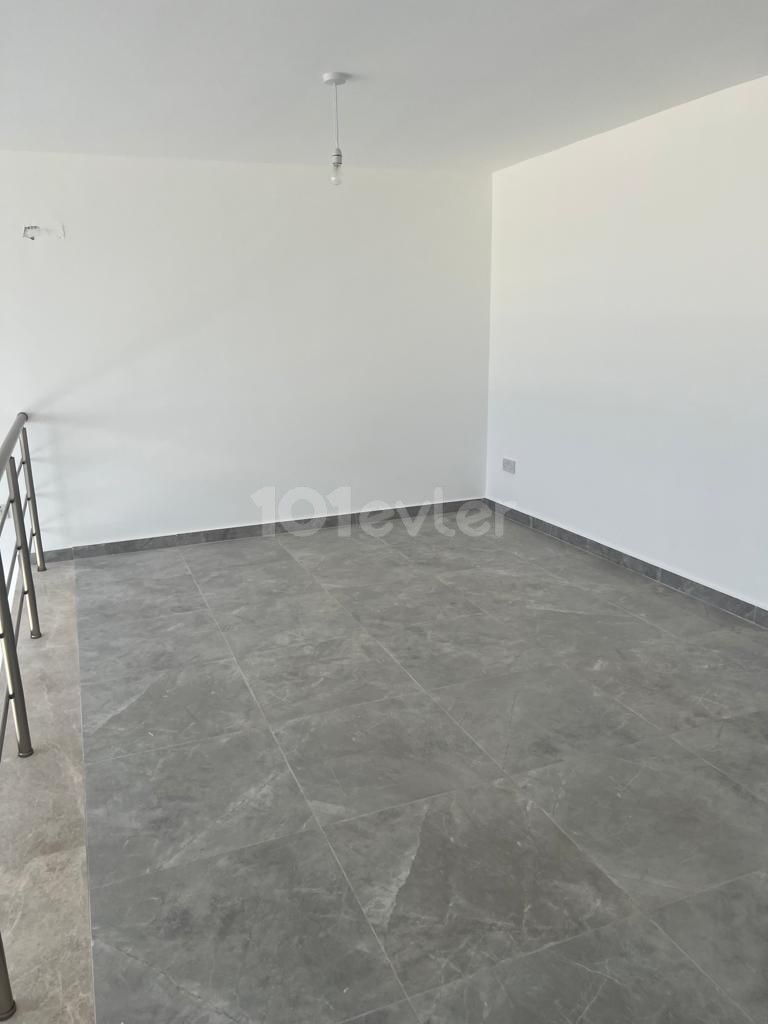 2 + 1 Marke ne Llogara Duplex Llogara Apartments in Kyrenia ** 