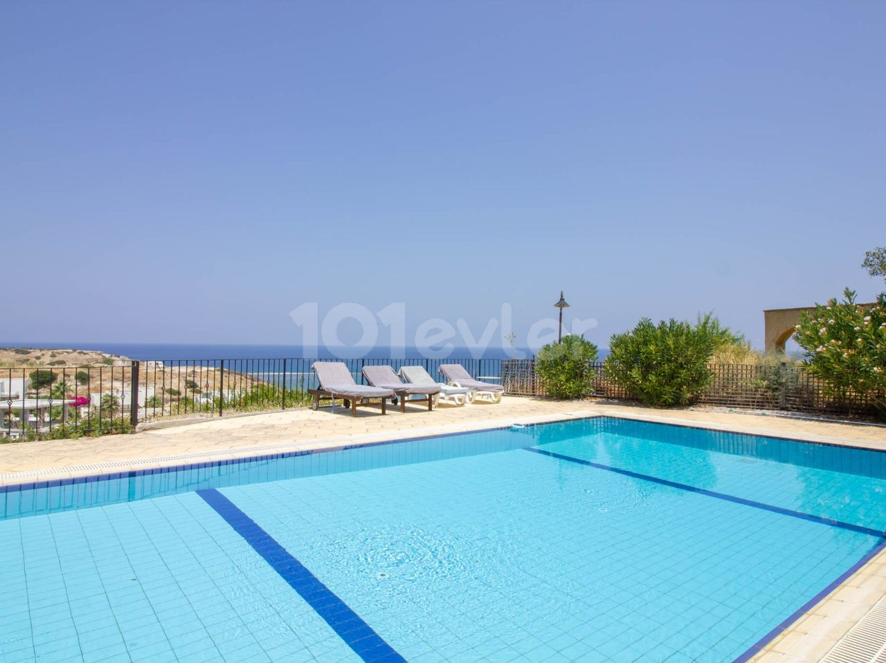 3-Bedroom Villa with Garden + Private Swimming Pool + White Goods + Air Conditioning + Mountain and Sea View ** 