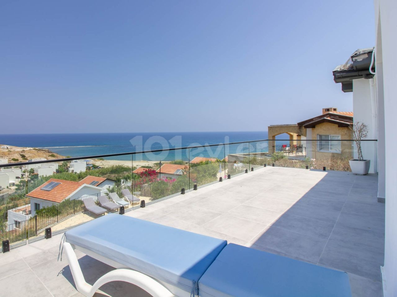 3-Bedroom Villa with Garden + Private Swimming Pool + White Goods + Air Conditioning + Mountain and Sea View ** 