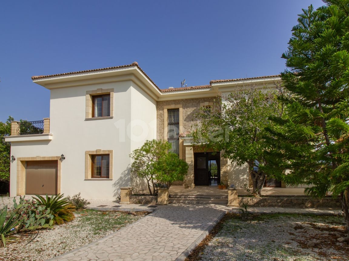 4+1 Luxusvilla am Meer in Esentepe + Zugang zum Strand + Swimmingpool Ref. 576f