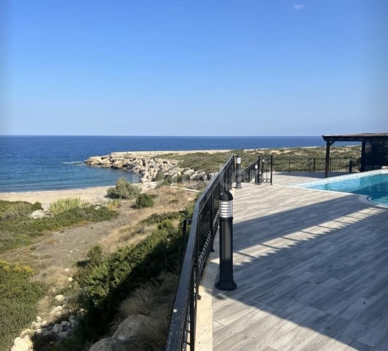 Direkt am Meer – Luxusvilla mit 5 Schlafzimmern, privatem Pool und garantiert unverbautem Panoramablick im schönen Esentepe.