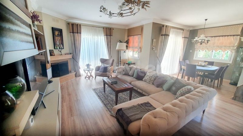 Lapta'da yenilenmiş 3+1 Villa + Özel Yüzme Havuzu + Su ve ısı yalıtımlı ref 1818