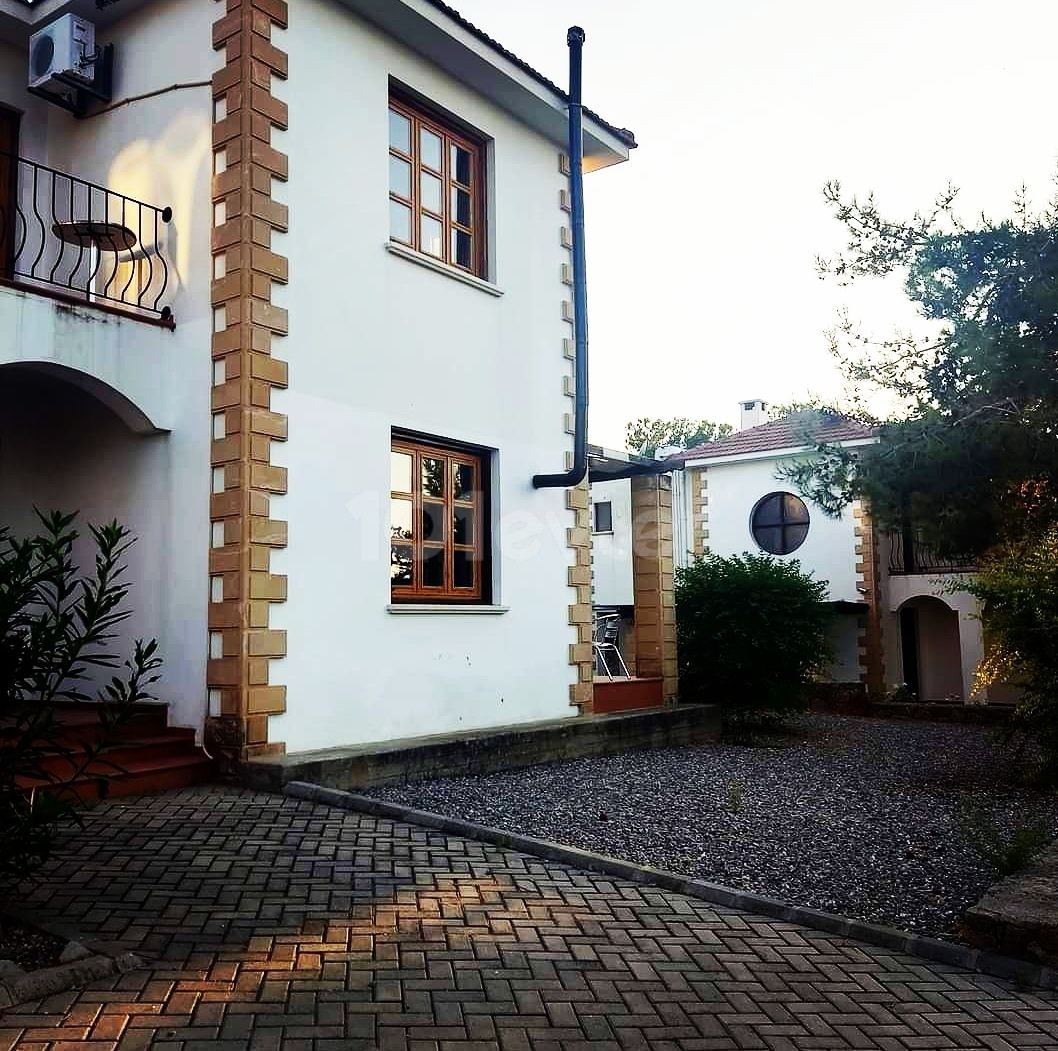 Erstaunliche und ruhige Lage mit Blick auf das Meer und die Berge - Villa mit 3 Schlafzimmern und privatem Pool in Catalkoy. 