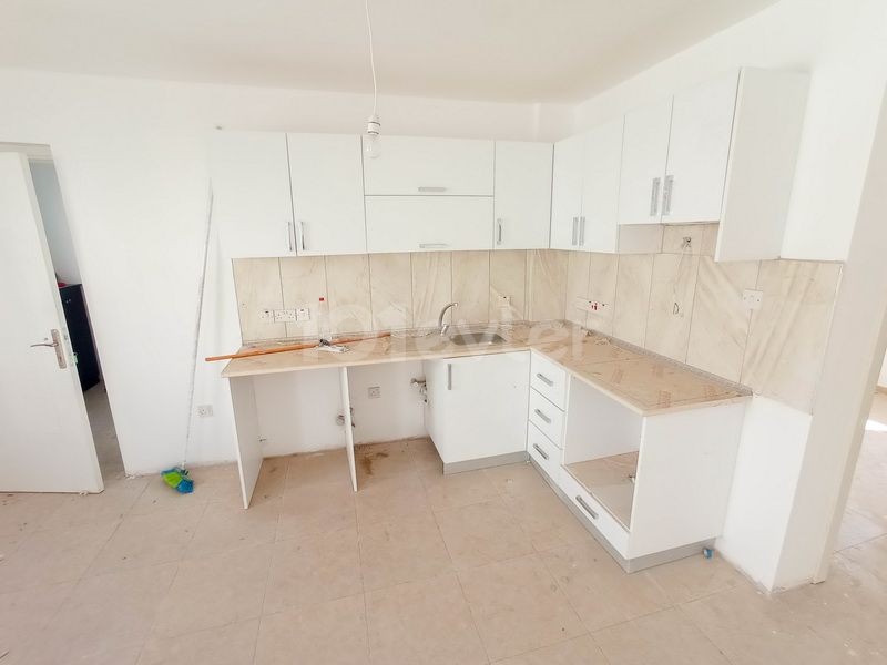 Geräumige 3+1-Maisonette-Wohnung in Alsancak + Herrlicher Blick auf die Berge + Zentrale Lage