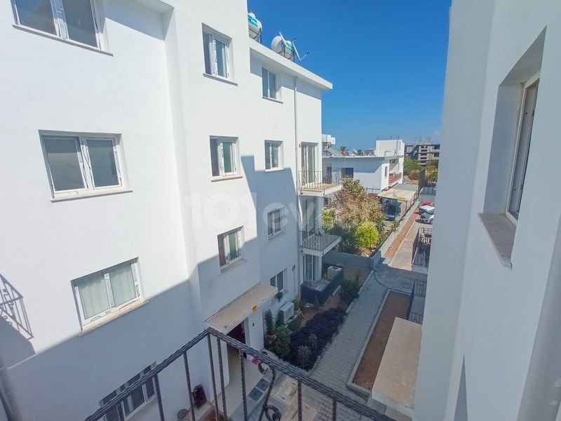 Geräumige 3+1-Maisonette-Wohnung in Alsancak + Herrlicher Blick auf die Berge + Zentrale Lage