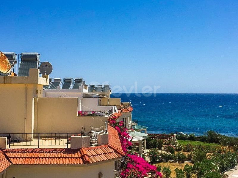 3+1 Penthouse in Alsancak + Sea view from the roof terrace + Close to the beach + Shared swimming pool