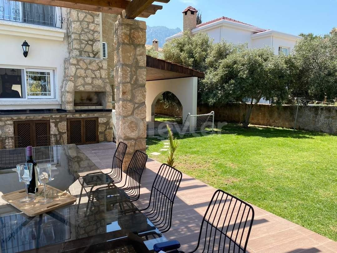 Ultra luxuriöse 3+1 Villa mit atemberaubender Aussicht in Zeytinlik, Kyrenia