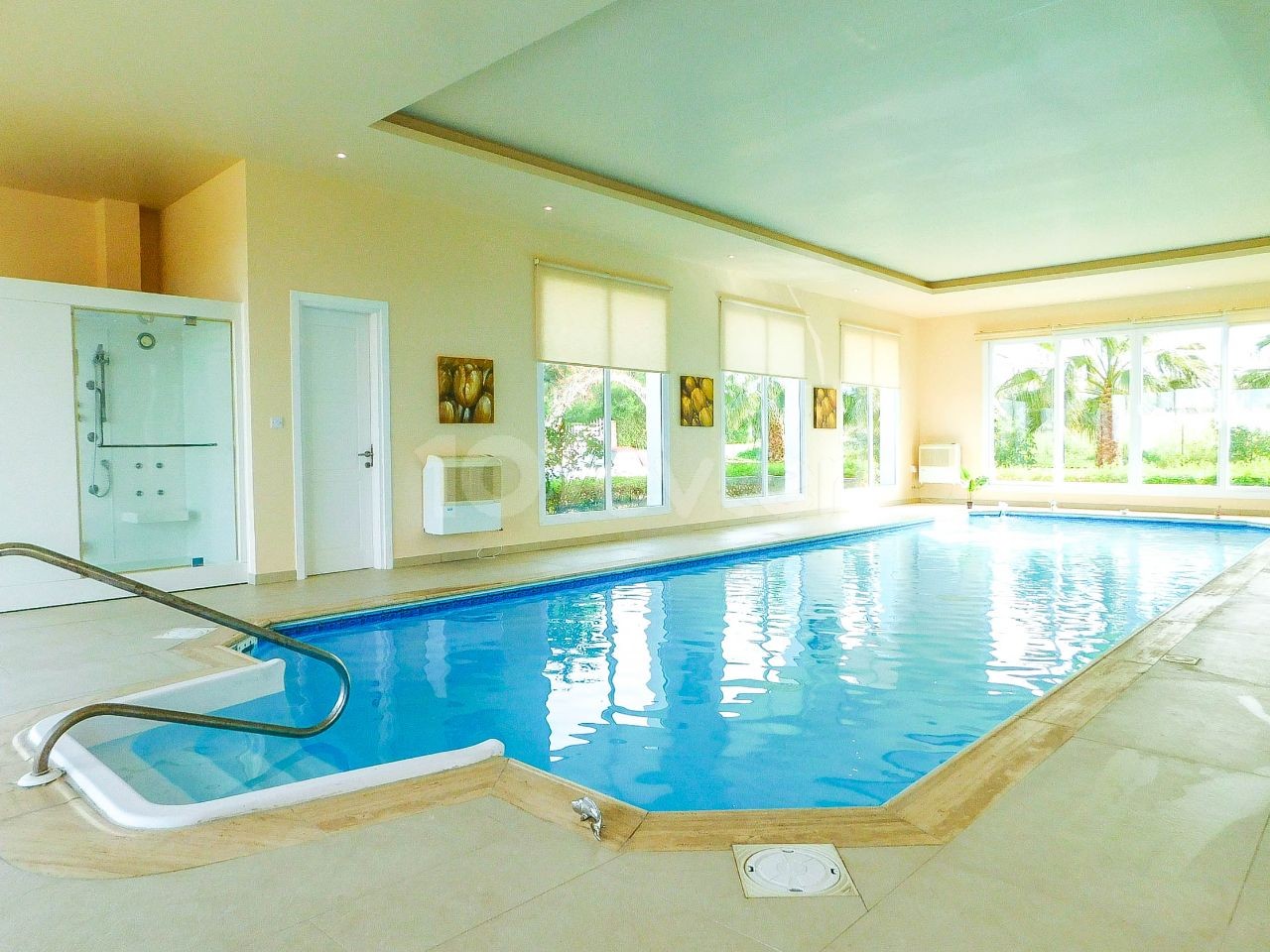 Building Award-winning Dream Bungalow + Indoor Pool + Jacuzzi + 3 Bedrooms + Spacious Well-kept Garden + In a Decent Area