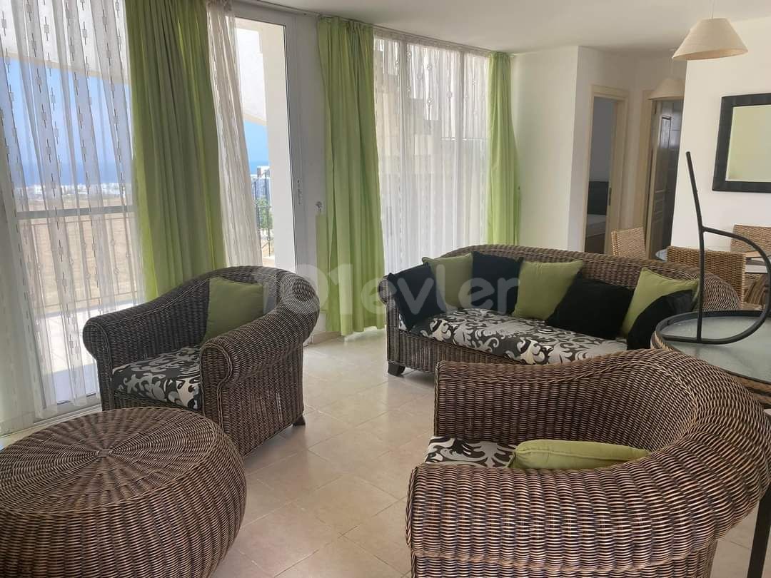 Luxuriöses Penthouse-Apartment mit 2 Schlafzimmern, Gemeinschaftspool und Panoramablick auf das Meer in Bahceli, Esentepe