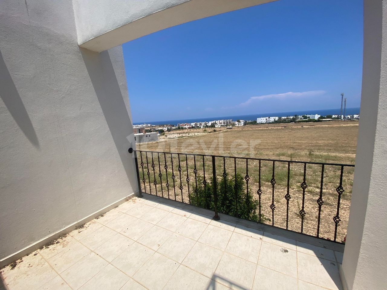 Luxuriöses Penthouse-Apartment mit 2 Schlafzimmern, Gemeinschaftspool und Panoramablick auf das Meer in Bahceli, Esentepe